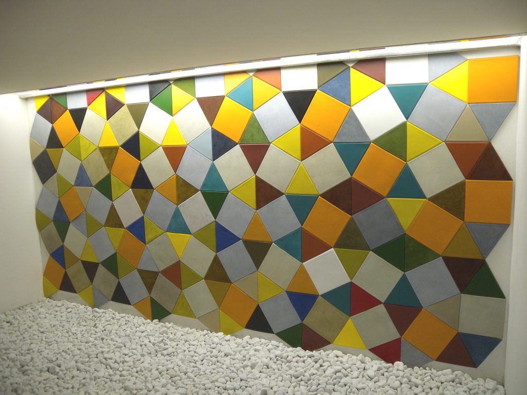 Lapèlle leather tiles create a multicolor composition